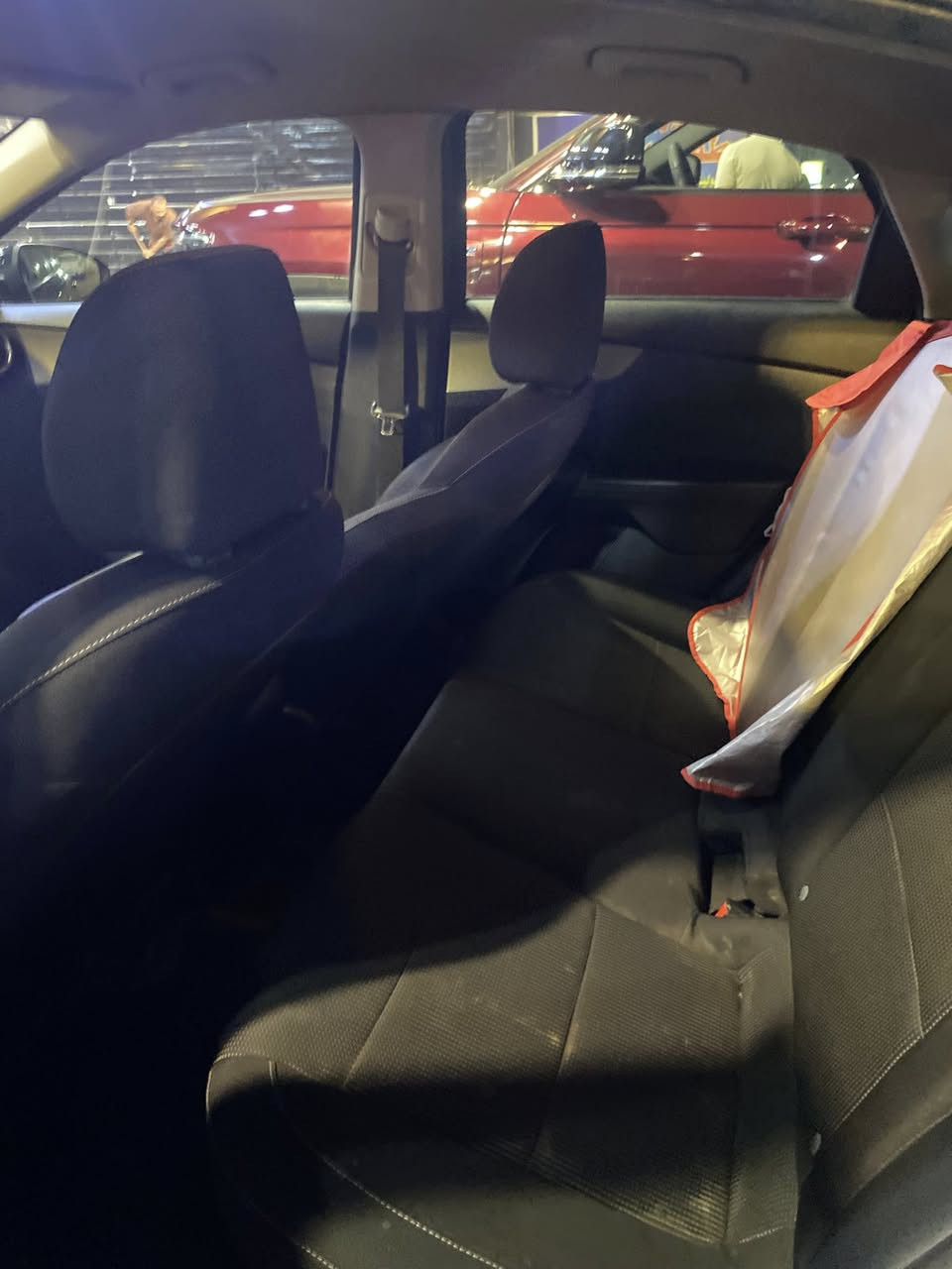 كيا فورتي 2019 ماشية 85ميل حادث موجود بصورة 
و بية بارد جاملغ سايق و جاملغ خلفي بدون دواخل و شواصي مكاني حي الجامعة *********** 115 بية مجال
