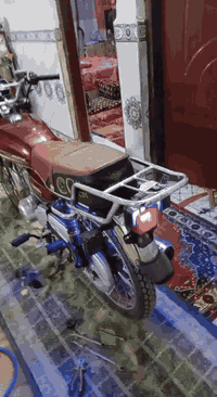 السلام عليكم دراجه يراني مكينه 150 زيرو اي شي مامدل بيها كله عل حطت شركه ادوات دراجه ***********هاذ رقمي سعر خاص وتدلل
