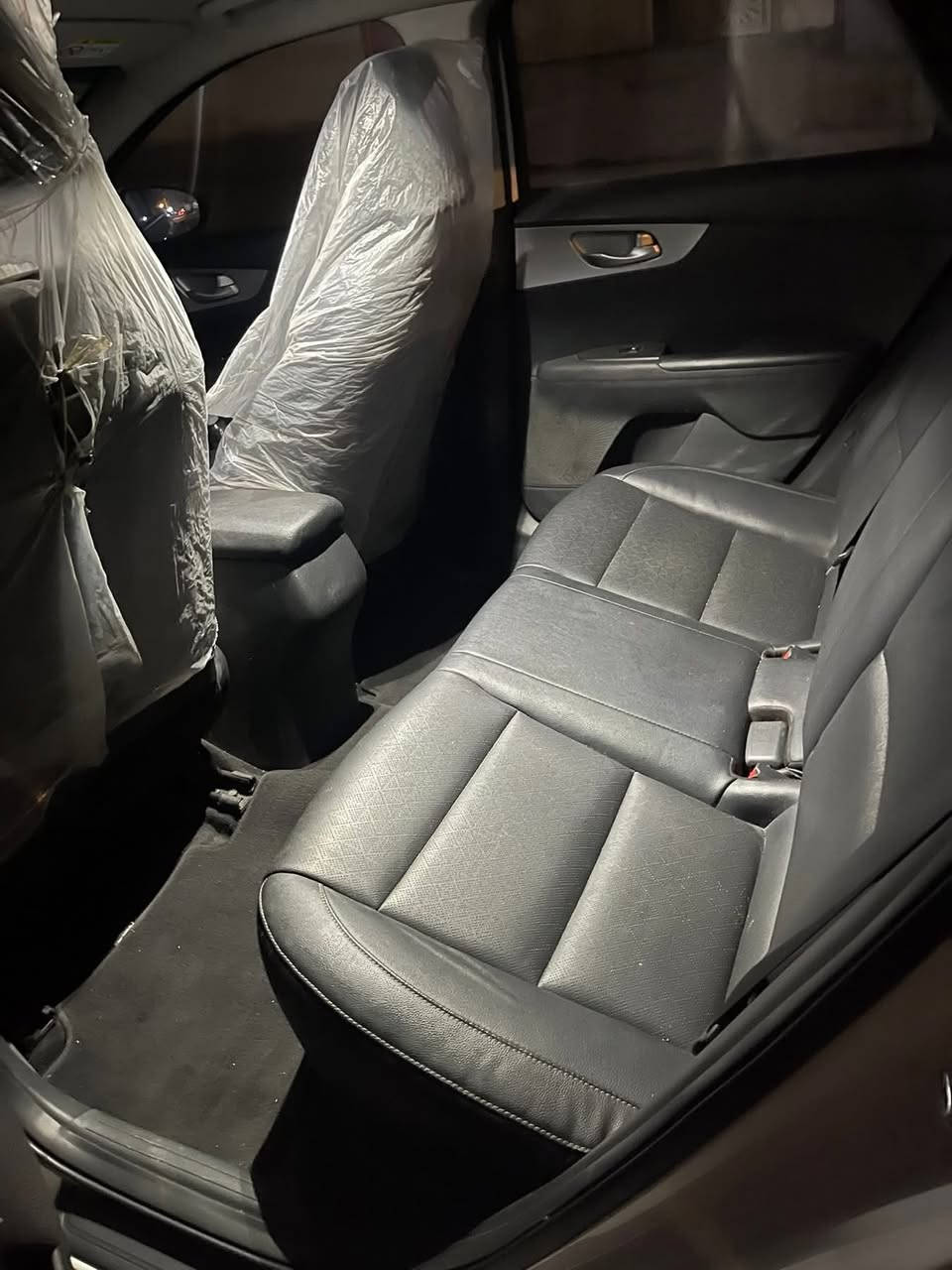 سلام عليكم كيا كي 3 موديل 23 سياره نضيفه مواصفات معروفه بصمه السياره  رقم بغداد باسمي 
بيها صبغ كلير من الخارج وبيها ملاحضات مذكوره بل سونار 
مكاني بغداد مدينه الصدر 
***********
