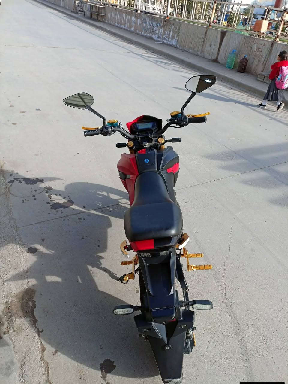 للبيع دراجه قفاز شحن 
فول مواصفات موديل 2026 
 1800 ماشي باتريات جديد 
6 باتري نوع صيني 
بريكات هويدلوليك 
صبغ جمالي 
قطره عيب مابي 
 نضافة كدامكم 
سعر 850 بي مجال بسيط مال جيه

مكاني كركوك شارع تسعين 
رقم ***********
