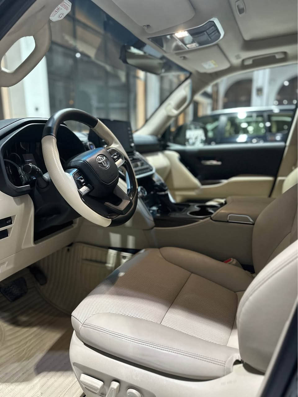 السلام عليكم للبيع لاندكروزر موديل 2022 جيهان رقم اربيل ماشي 98 الف حقيقي 

سيارة بيها شبر PDR بالباب سياق و الصور  باقي سيارة مكفولة من صبغ وفتح و تبديل و حتى دعاميات  

بصمة فتحة و كشنات جلد و كهرباء و تبريد  و مري قلاب و مري شفط و كامرة خلفية و 7 راكب و 3 قطع تبريد تشغيل عن بعد حساسات امامية و خلفية و تحكمات استيرن جهتين وشاحن واير ليس وباقي مواصفات المعروفة 

السيارة عليها تخم تاير دلوب اصلي جديد 

السعر 615 وبيها مجال 

مكان السيارة اربيل

رقم الهاتف *********** واتساب أربيل, العراق
