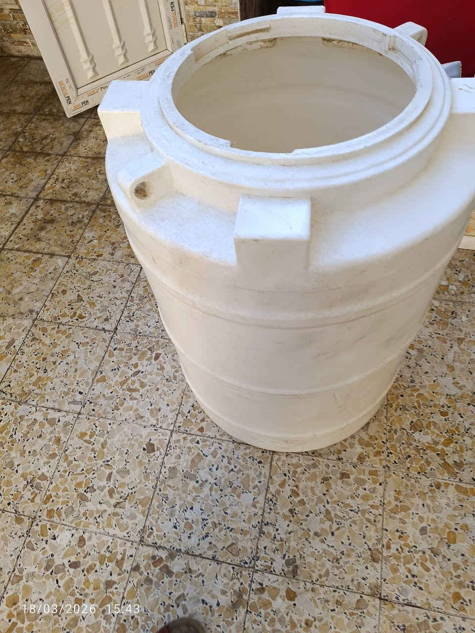 السلام عليكم خزان ماء سعة 250لتر نظيف سعره 30الف مع المجال ومغلسة نظيفة سعره25 مع المجال الاستفسار اكثر ***********
