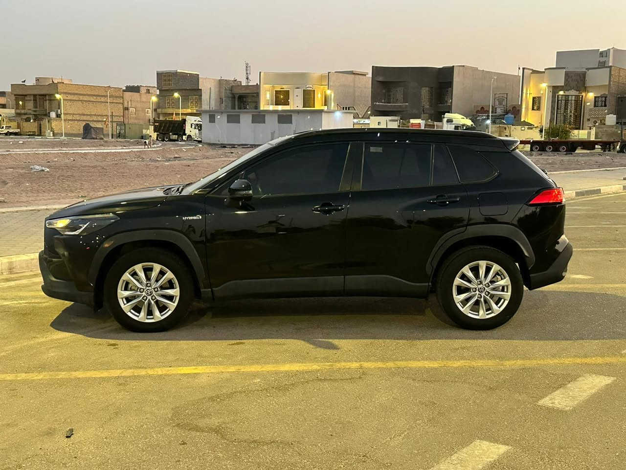 كورولا كروس هايبرد 2023 الاصلي خليجي الاصلي بيها صبغ قطعتين اثر حادث خفيف دحجات منفيس بأسمي
رقمها مجاني على الدولة يكلف 250 الف 
فول مواصفات 
فتحه بصمه 
حساسات
اشارات بالمري 
داخل ماروني 
ماشية 90 الف 
مكان السيارة بصرة
السعر 165 وبيها مجال وماكو هيج سعر بالسوك 
ارخص من سعر الصيني بيع مستعجل 
للاستفسار ***********
