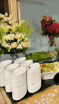 رحلاتنة مستمرة لبيت الله الحرام طيران وبر باانسب الأسعار هدايا وجبات طعام بوفيه  مرشد ديني مزارات سكن نقل جميع خدمات
