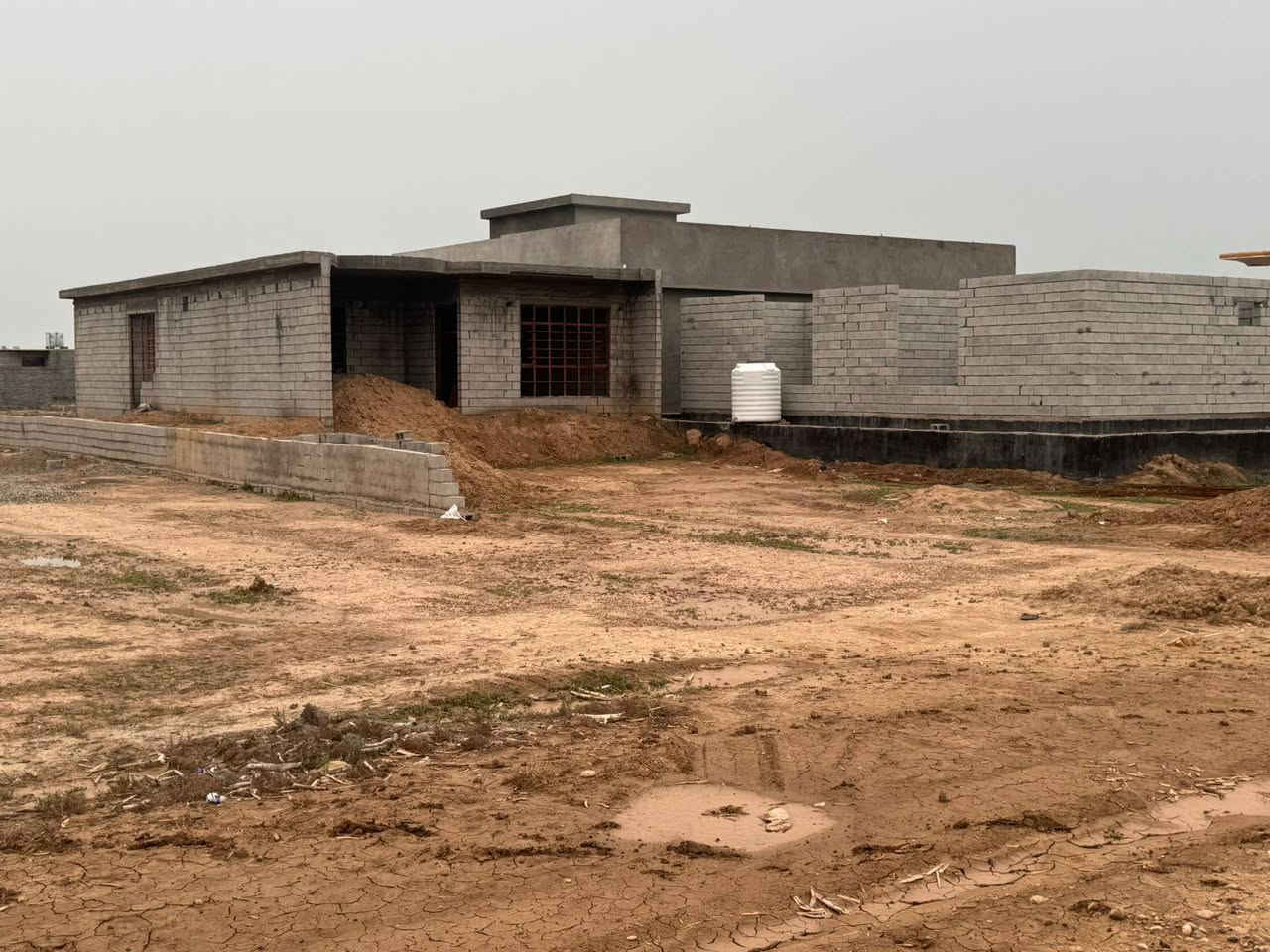 بيت زراعي 600 متر وبيت 200 م طاب بصر هذا رقمي واللي يريدهن بخدمته ***********
