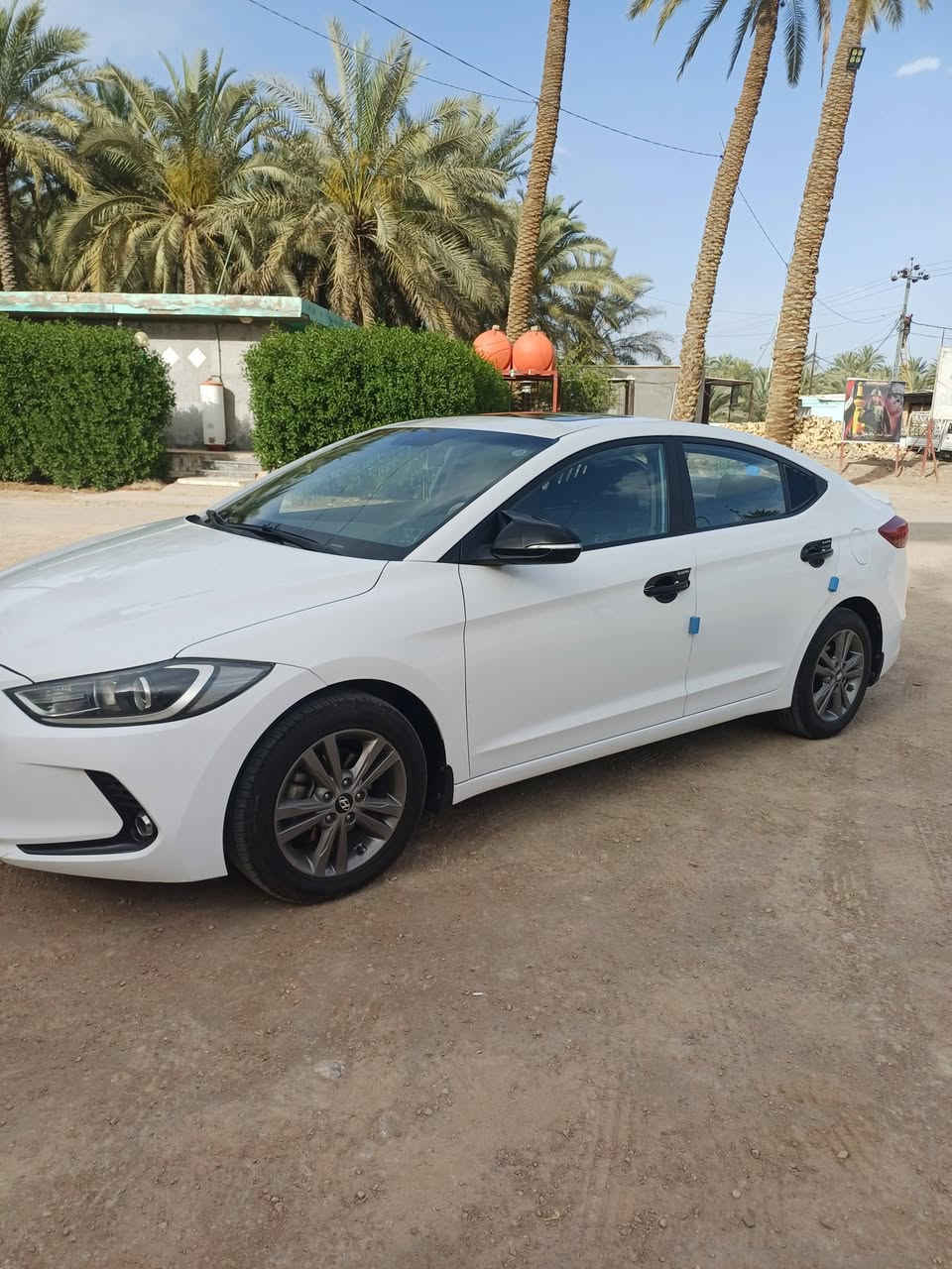 النترا ٢٠١٦ خليجي رقم قادسيه ألماني ماشيه ١٦٠ سنويه ٢٨ تخم تاير حداديه كله جديد عليها ادامه كامله كير ومكينه وضع الشركه برغي مامفتوح بيها العنوان بابل الحمزه الغربي 
باقي تفاصيل الاتصال ***********
