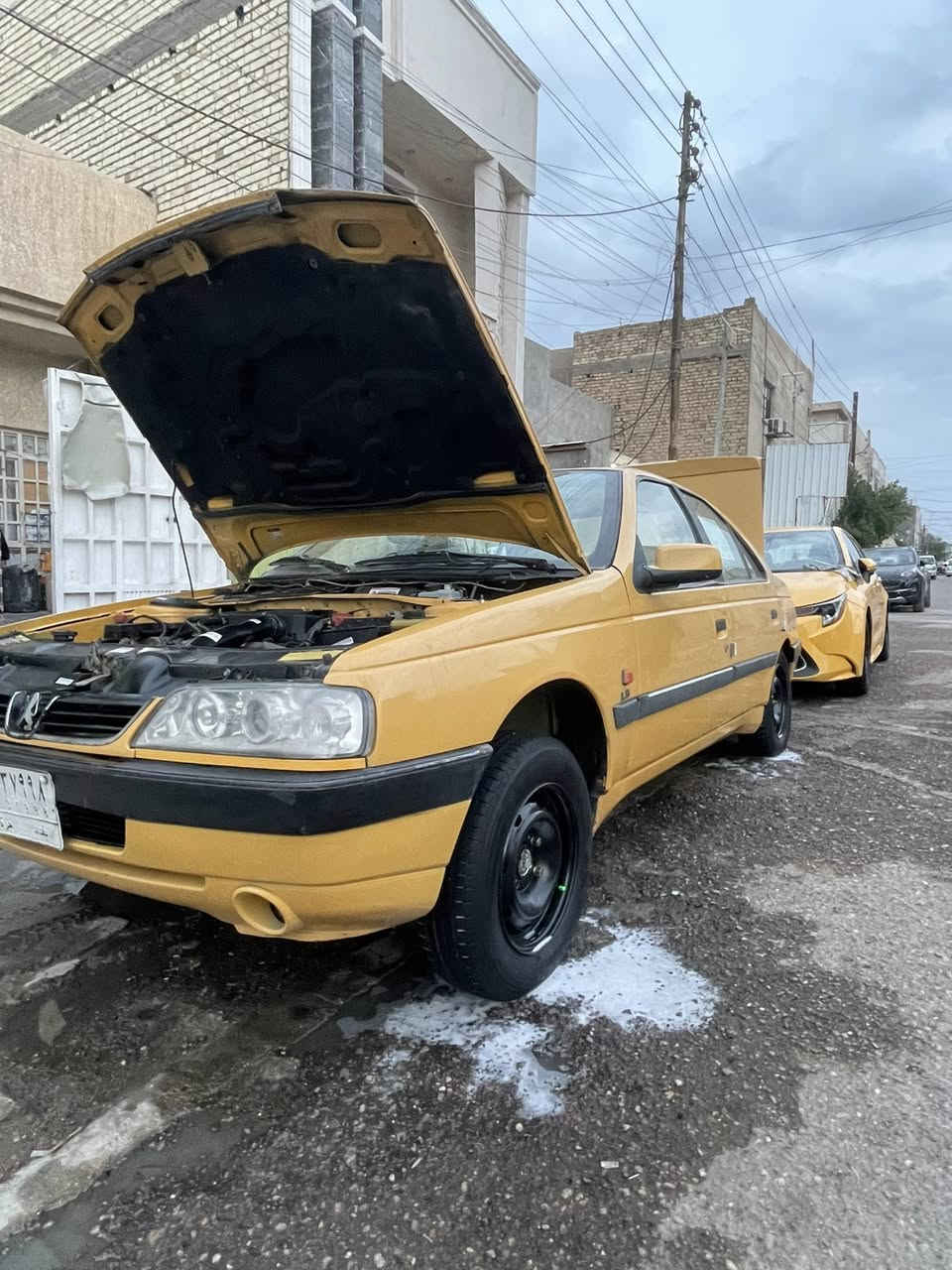 شلونهم الطيبين
سيارة بيجو لميس (٢٠١٥)مكينة قبل ٢٠يوم امجفتهة كلة اصلي وكالة كير جديد السيارة بيهة صبغ بل جاملغ الخلفي جهت الصايق الباقي كلهة السيارة كفالة 
السعر ٤٦او بيهة مجال شي بصيط ماكاني البياع حي الشباب رقمي ***********
