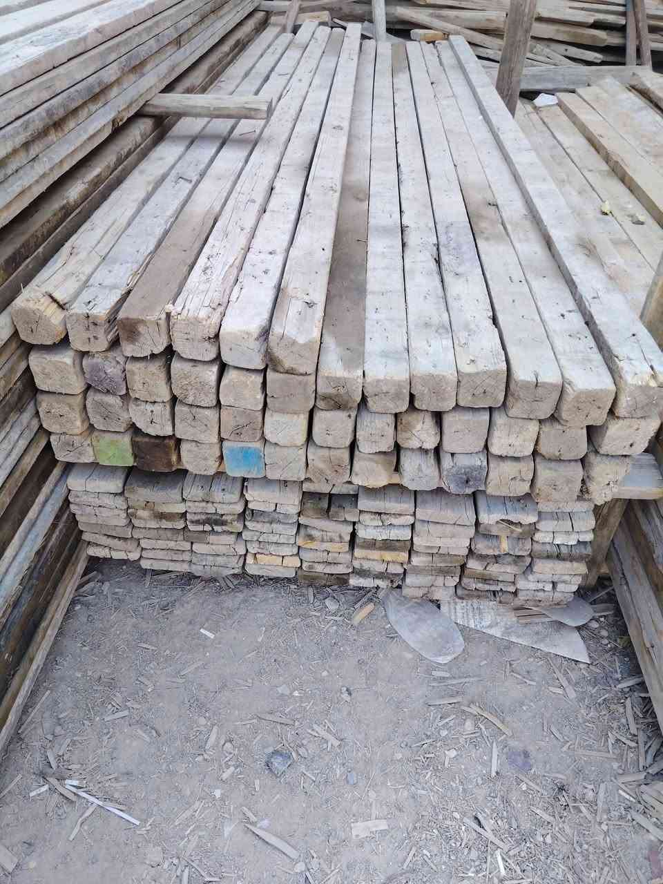 للبيع
 قالب خشب روسي تارس
عدد 6 مكاعب ونص +100 جك طول 4 متر
عنوان الحلة هاتف ***********

