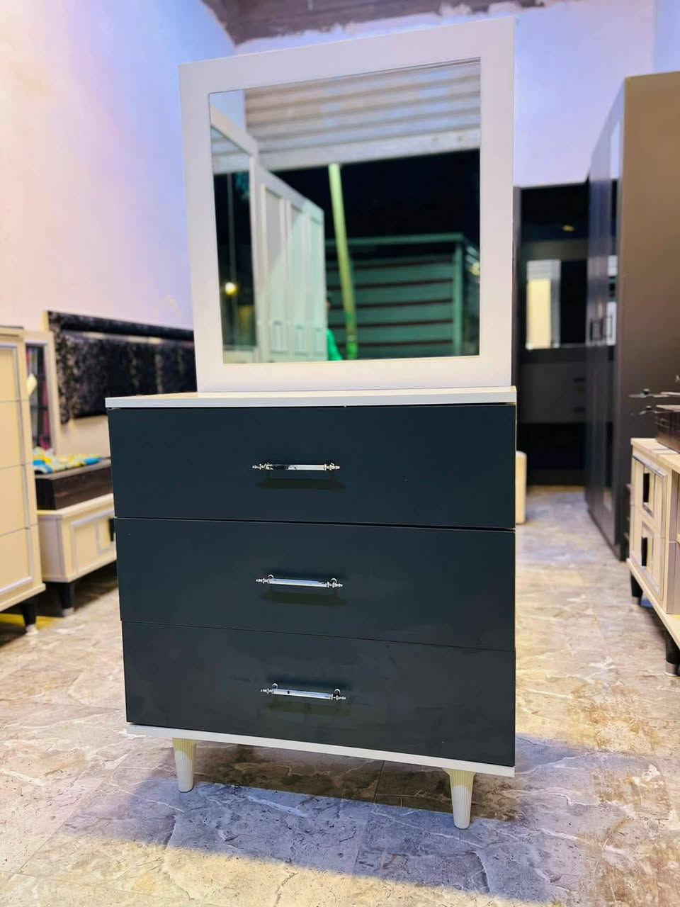 غرفه ترڪي🇹🇷شبابيه سريرن منفصل  موديل حديث 
سرير مخزن بىرغي وجوي حديد 
 قطع6 
نضافه 90/💯

السعر /، 500
مع شد ونقل 🚚 داخل بغداد مجانآ
 باقي المحافظات بسعر مناسب


**إذا كنت صاحب هذا الإعلان وتريد حذفه لأي سبب، رجاءا أرسل رسالة إلى الدعم الفني**