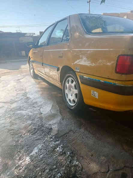 السلام عليكم بيجو مكينه وكير جديده مصفره هيه وغرامات سنويه 27 كهربائي كلها شغاله تبريد ثلج صدر امامي وخلفي جديده باتري جديده سياره حلوه لا ضربه ولا تبديل مابيه نقص كامله مكمله سيارة. 2011 السعر 32 وبيه مجال مكاني بغداد الجزيره السياحيه ***********
