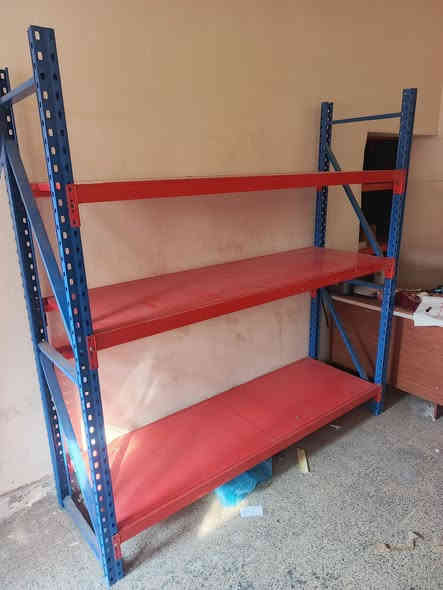 السلام عليكم رفوف للبيع الثقيل مترين في مترين عرض 40 للبيع عدد 3المكان الشعب للاستفسار ***********
