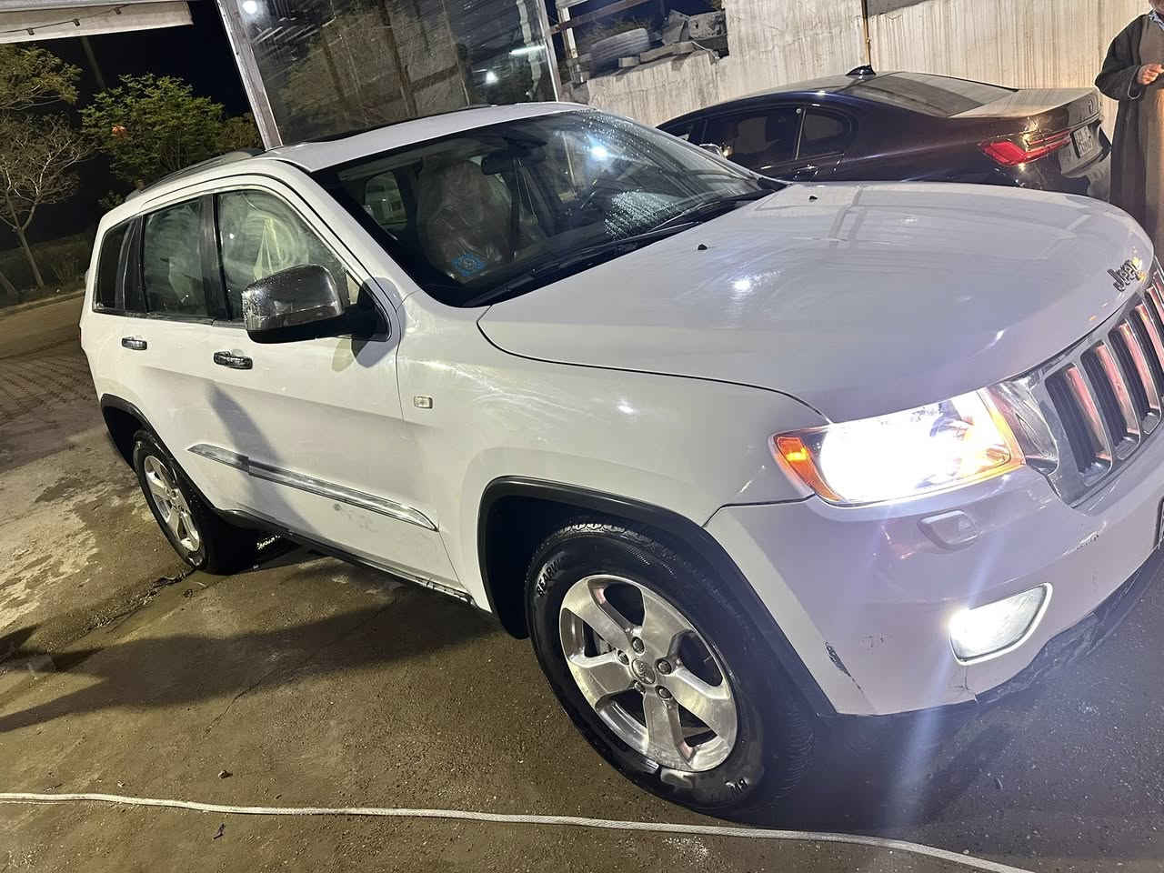 جيب ٢٠١٣ رقم بغداد خليجي صبغ بيه باب سايق ول وراه نصهن صبغ من نص وجوه وربع بنيد سياره كلش حلوه مكينه كير تبريد صدر نص عمر سياره ترايه حلو كشر حلو موصفات فتحه بصمه مكان سياره بعقوبه سعره كلش حلو ١٥٥  رقم صاحب سياره ***********
