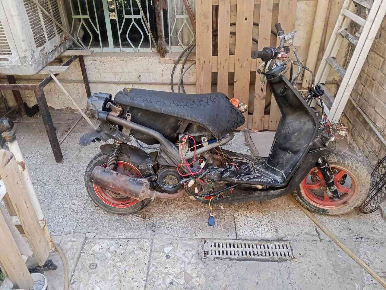 سكنس جبلي للبيع كوم حديد بس مكينه شغاله شلعه او معدل بس ابيع كوم حديد بيها شخاطه مال سلف جديد او كويل جديد او راس ابلك جديد ابيعلك كوم حديد ناقصها كفرات او ترتيب كهربائيات اليعر 170 او بيها مجال قليل حك الجيه
 المكان بغداد  الرقم ***********
***********
