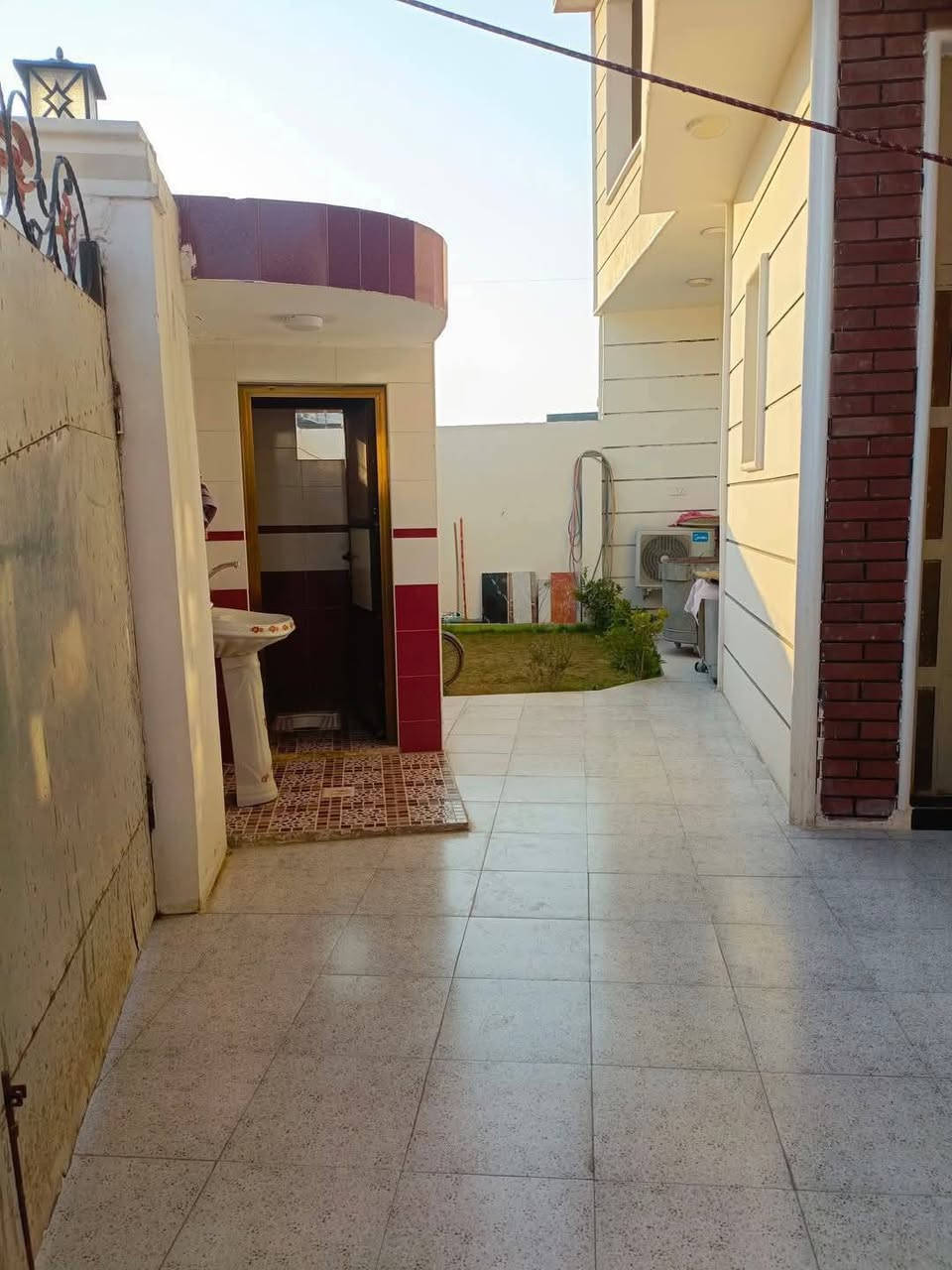 🔥 عرض مميز جداً وبسعر مناسب 🔥

🏡 دار طابقين للبيع في الرمادي – الصوفية
📍 خلف جامع الواثق – قرب شارع 40

▪️ المساحة: 210 متر مربع
▪️ عرض الشارع: 8 متر
▪️ جنس العقار: طابو زراعي – تحويل مباشر

🔹 تتكون الدار من:

4 غرف نوم

صالة واسعة

استقبال

مطبخ

كراج سيارة

حديقة صغيرة

مجاميع صحية في الطابق الأول والثاني + خارجية

🧱 نوع البناء: بلوك مضغوط
💧⚡ جميع الخدمات متوفرة (ماء – كهرباء – تبليط)

✅ موقع هادئ داخل منطقة سكنية
✅ مناسبة للسكن العائلي أو استثمار مربح

📞 للاستفسار والمعاينة يرجى الاتصال أو زيارة المكتب
مقابل جامع الواثق
***********
***********

