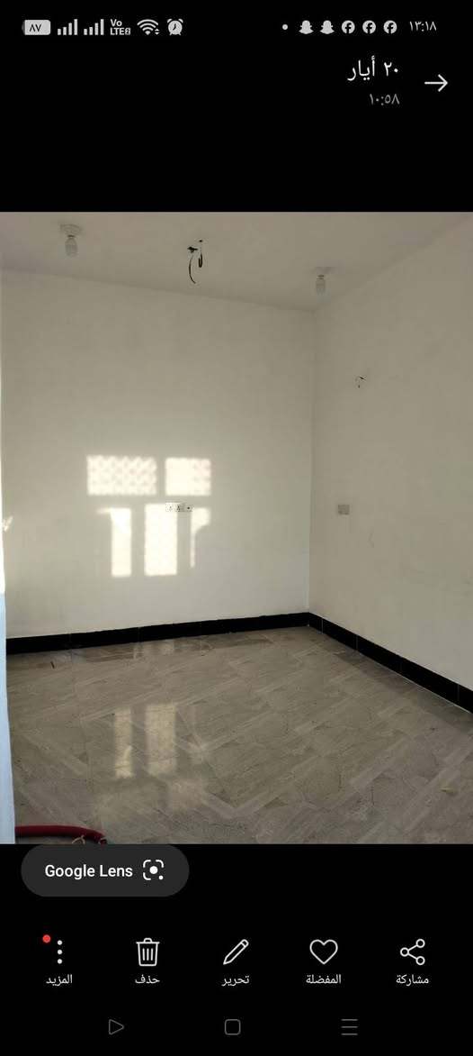 بيت للبيع مساحه 100متر مربع ركن ع شارعين
يحتوي غرفتين نوم وصاله ومطبخ واستقبال وحمام داخلي وتواليت خارجي سراميك بناء حديث 
للستفسار تواصل ع رقم ***********
