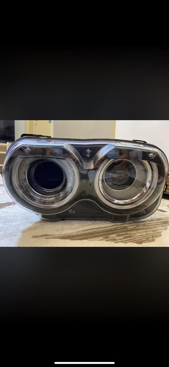 السلام عليكم -جهة السايق 
لايت جالنجر 2023 بلادي مال الشركة الاصلي زنون بلادي 
فرق عن التجاري بهواي وسعرة ارخص من التجاري سعر مناسب جدا 225 الف 
مضموم صار اكثر من سنة

مكاني حله ***********
