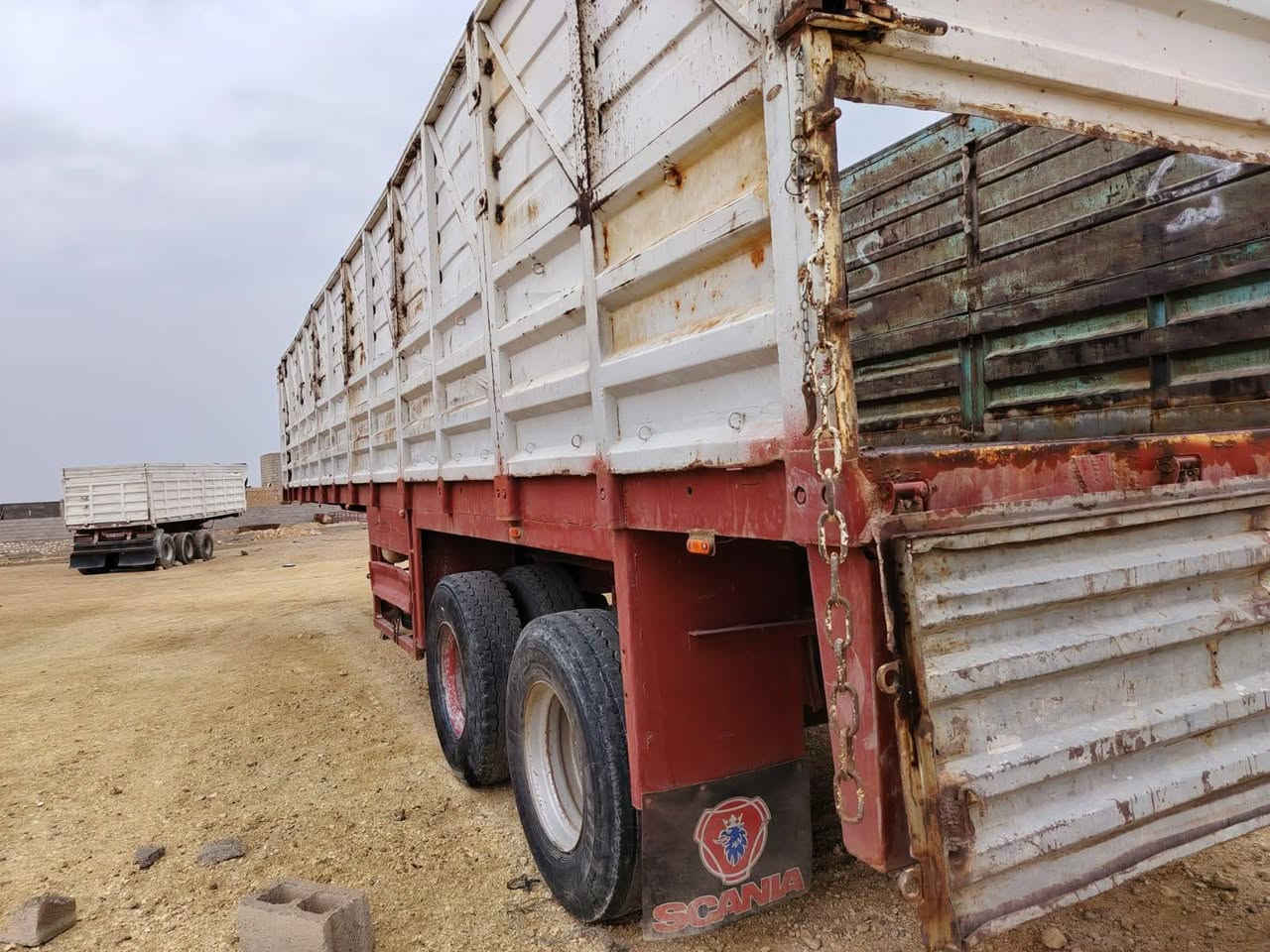 سلام عليكم عربانه للبيع طول 12وربع بدون ويل وتاير مكانه القائم.. ***********
