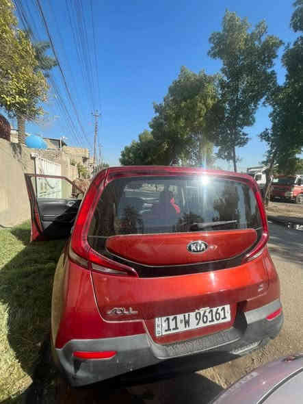 السلام عليكم
 سيارة صول 2020 فئة s وارد امريكي محركها جديد 2000 دوش 
ماشية 51mi 
السيارة مال معلمة والشرعي مالها موجود 
كير ، مكينة جديدة كفالة عامة 
شاشة كبيرة كامرة حساسات نقطة عمياء تحديد مسار 
السونار مالها موجود 
رقم الشاصي KNDJ23AUXL7114827
السعر 128 $ وبيها مجال 
السيارة مكانها بغداد الدورة ، ابو دشير 
للتواصل والاستفسار ***********
                             ***********
