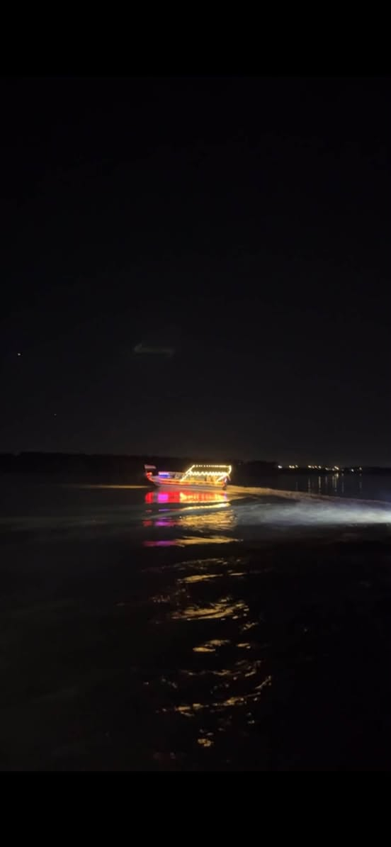 � زورق سياحي فايبر للبيع – جاهز للعمل والاستثمار 🚤

فرصة مميزة لأصحاب المشاريع السياحية والجولات النهرية.

المواصفات:
✅ الطول: 9 أمتار
✅ العرض: 2.5 متر
✅ الهيكل: فايبر
✅ المحرك: ياماها 200 حصان
✅ عدد المقاعد: 12 مقعدًا (يتسع حتى 24 راكبًا)
✅ مظلة خاصة بمنطقة السائق
✅ إنارة LED خارجية مميزة للرحلات الليلية
✅ جاهز للعمل والاستخدام مباشرة

📍 الموقع: صلاح الدين – الضلوعية
💰 السعر: 110 ورقه وقابل للتفاوض
📞 للتواصل: ***********

المعاينة خير دليل، والبيع للجادين فقط

