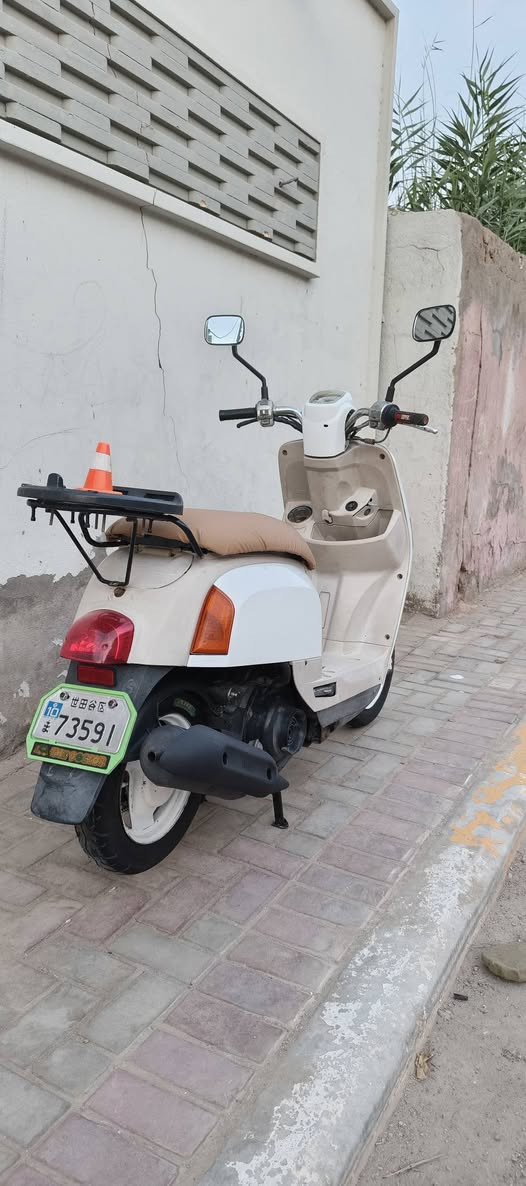 السلام عليكم
ماكس بوليسي للبيع السعر ٤٧٥ الف 
داخل كريمي 
مكينه مفتوحة
ناعمه خرسه شرط 
نكره سلف بكل وقت  هندر شغال
كلج امامي رياضي 
خرز رياضي
كلج خلفي جديد 
قايش كلجات رياضي توبو 
كهربائيات شغالة 
عالي زنون
ناصي اصفر 
اشاير  شغاله 
نواقص هورن وبريك امامي وقبق بانزين فقط 
العنوان الديوانية حي الفرات شارع التجاوز مقابل عماره حمورابي
***********

