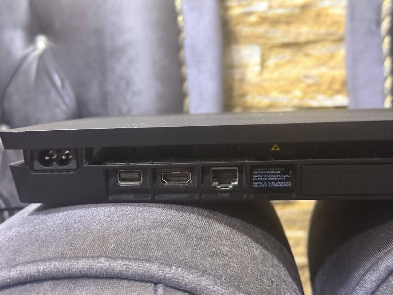 سلام عليكم بلي 4مهكر نظام 12 قرص

1_ التخزين 512 

2_وياه محلقاته كامله وبيه 4 ألعاب ريدد رمشن و ذات لاست جزء ثاني و الهروب من السجن وفيفا 26 

3_ ويا يوبي اس صارلي أسبوع من أخذته قبل العيد بيومين 

4_ وياه مبرد الجهاز وياه يدتين ثنين والجهاز لوك لوك الاستيكر بيه 

5_ وياه سماعه محيطيه كيمنك مكفول السعر 380الف وبيه مجال بسيط


**إذا كنت صاحب هذا الإعلان وتريد حذفه لأي سبب، رجاءا أرسل رسالة إلى الدعم الفني**