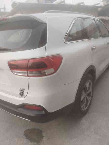 السلام عليكم        كيا سورنتو للبيع       ٢٠١٧.     خليجي    مكينة سته سلندر.       سبعه راكب.    مكفوله كفاله عامه عدا بارد بلقبق الصندوك كد اصبع فقط.     مكاني بغداد مدينة الصدر.        للاستفسار ***********.              السعر.      ٢٣٠ وبيها مجال حك الجيه
