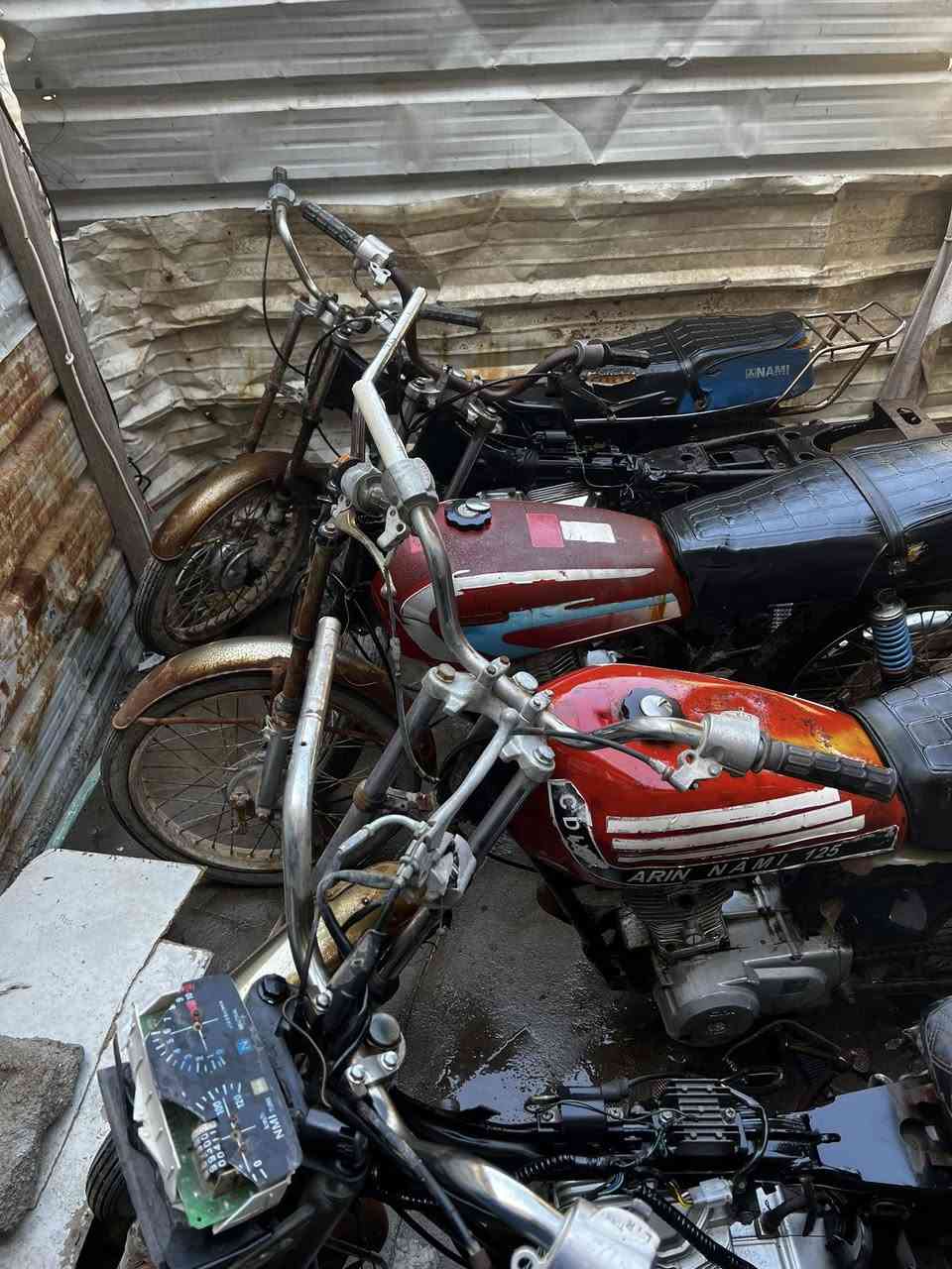 سلام عليكم دراجات للبيع ايراني ادوات سعر الوحده ١٨٠ ملاحضه ابيع على هاي الحطه رجائا مو شراي لاتراسلني وتعبني مكاني بصره الجزائر تواصل ***********
