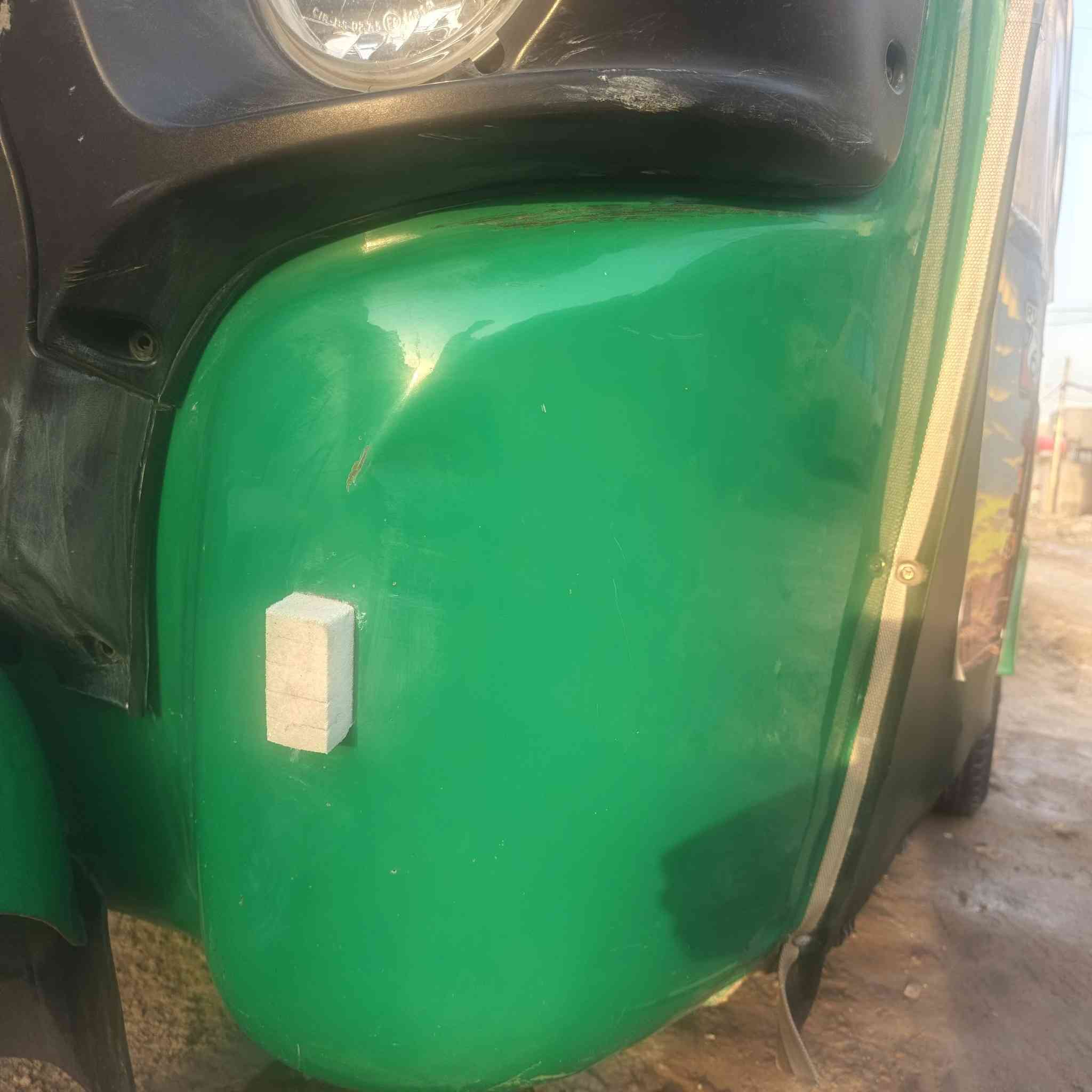 سلام عليكم تكتك للبيع موديل 2022 شكل 2021 مرقمه بسمي بيه بارد يم لجاملغ وبيه كم طخه بسيطه وبيه دوشمه وكاعيات  ومسجل مال مؤمل مشتل سعر 8250 مكاني بغداد مدينه صدر ***********
