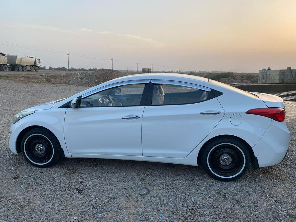 سلام عليكم 
النترا 2014 خليجي
سياره جديده داخل لونين 
سياره جاهزة حدادية  وتخم تاير وصدر امامي خافي
سياره بيه جنطه مبدله بلاد بدون اي داخل 
سياره فول للاخير عده البصمه
فتحه سقف كلشي موضحك بسونار
مكينه 1800 
مكان سيارة ديالى 
سعر 118 وبي مجال 
للاستفسار اكثر ‭0775 055 8859‬
