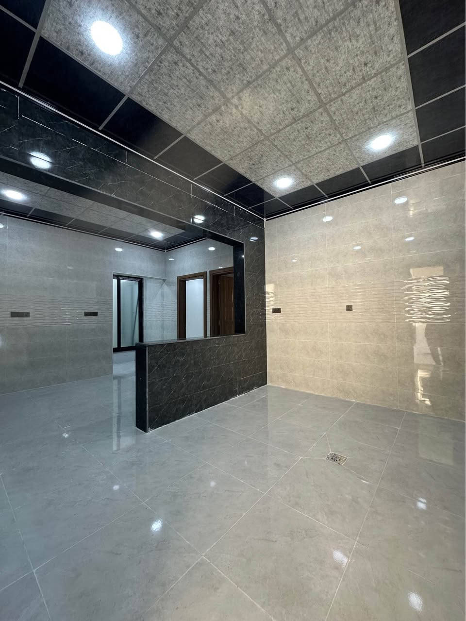 دار للبيع في حي الملايين الاولى المساحه البيت 150متر طابقين بناء حديث خدمات كامله تسليم البيت فوري 
جنس الارض بستان ملك صرف طابو زهور 
لمعرفة سعر علق بكلمه تم 
الأستفسار ***********
كورك *********** موصل, نينوى
