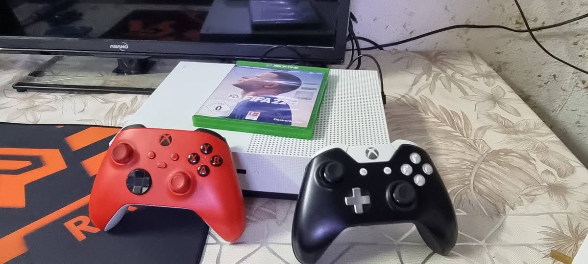 السلام عليكم اكس بوكس ون اس ذاكرة 512 جهاز نضيف كلش مفتوح للتنضيف فقط كامل ملحقات ويا جوستكات 2 اصليات الجهاز متروس العاب مملوكه بي اكثر من 50 لعبه + قرص فيفا
السعر 160 قفل قفل او مراوس ب ايفون مكاني بغداد الطوبجي ماعندي توصيل الرقم ***********
