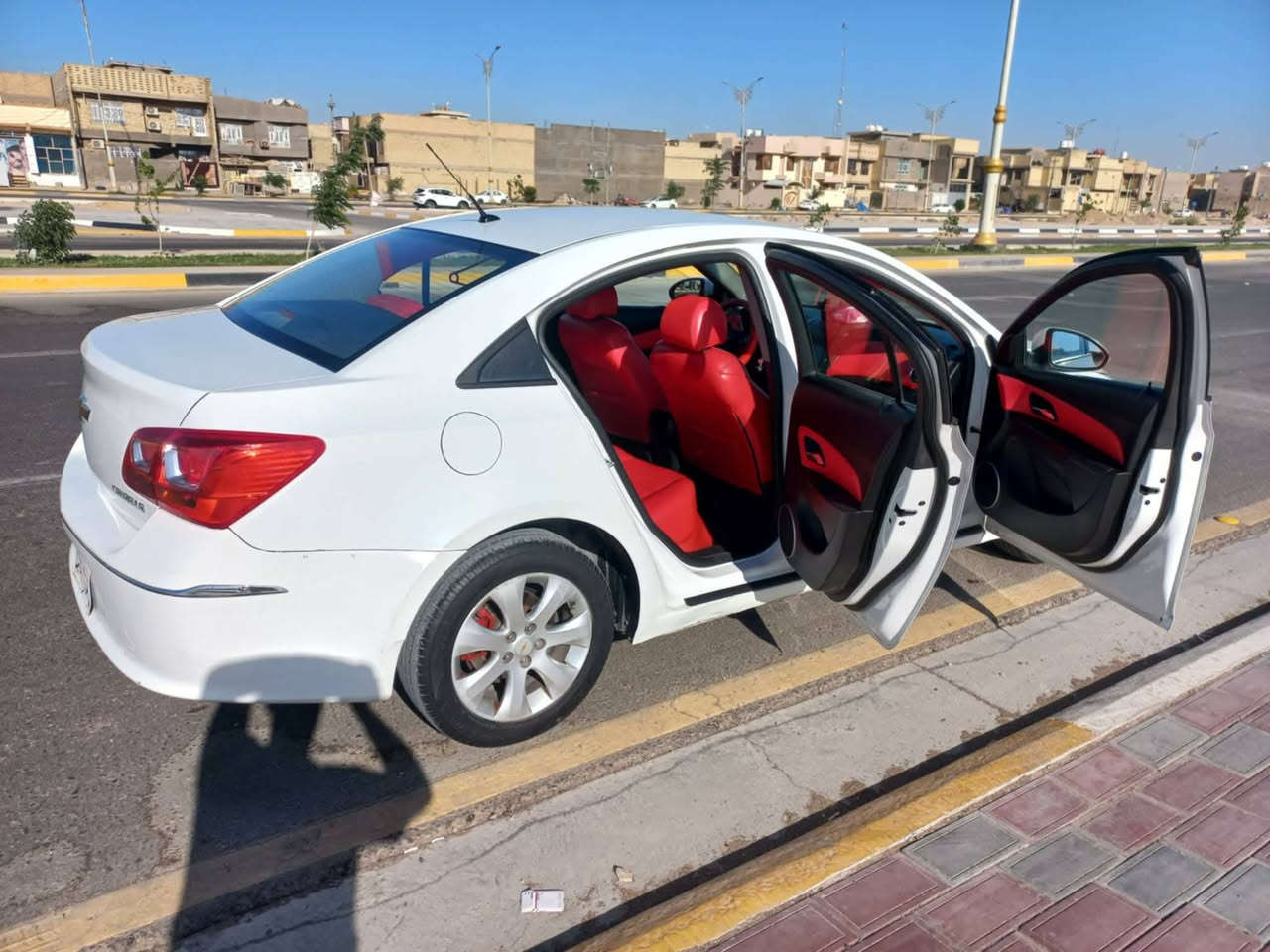 شيفروليه كروز  Chevrolet Cruze
***********الموديل 2017
رقم السيارة | شمالي أربيل 
موقع السيارة | كربلاء المقدسة 📍
السيارة وارد خليجي ✅ 
بأسم الشركة ضمان كفالة وتحويل مباشر ووكالة  
منظومة زنون  ⚠️ 
المواصفات 🔰 
أرضية جلد ✅ 
مقاعد جلد ✅ 
شاشة كبيرة الحجم ✅
شاشة أعطال ✅ 
كير جديد ✅ 
محرك جديد ✅ 
تحكم استيرن جهتين ✅
نافذة ups✅
تحكم مري كهربائي✅
جرص احزام الامان✅
جرص 120✅
صندوك بصمة✅
مانع انزلاق 
كشاف ضبابي خلفي
وبقية المواصفات المعروفة 🔹
