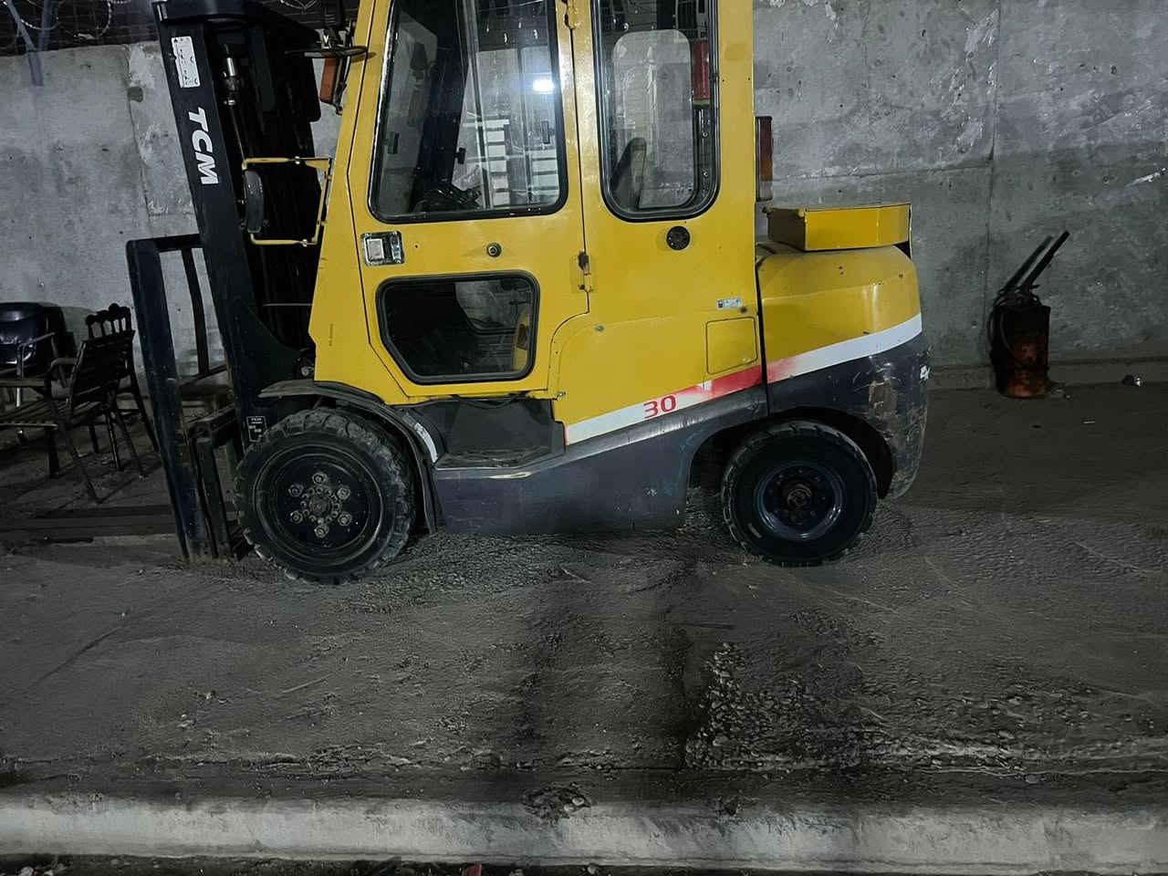 رافعه شوكيه 2015للبيع مكفوله السعر 135وبيها مجال مكاني بغداد قرب مطار بغداد ***********
