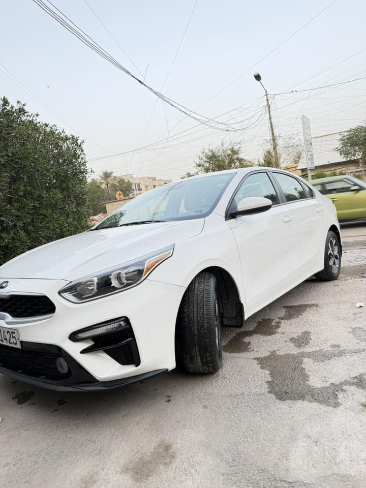 السلام عليكم اخوان
 فورتي ٢٠٢١ وارد امريكي  
مكينة ٢٠٠٠ دوش 
السيارة جاهزة من كلشي احلى من الصورة 
عنوان السيارة : بغداد / الحرية 
رقم الهاتف : ***********
