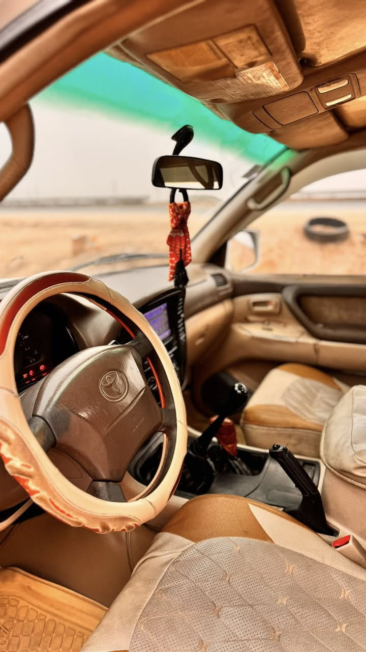 لاندكروز مونيكه للبيع  مديل 1998محدثه 2007 مكينه 8 كير عادي السياره بسمي رقم انكليزي الجديد  تبريد تدفئه كله شغاله تخم تاير سعر 120 اوبيه مجال حك الجيه المكان بصره ابو الخصيب رقم الهاتف ***********
