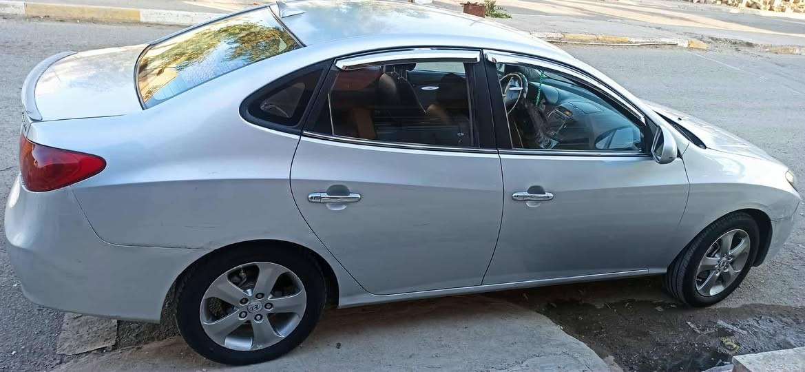 اللنترا 2008 محرك وكير شرط بيها صبغ شبرين بقوص الجام فوق باب السائق ضرر مالتحرير وشبرين تحت قبغ البانزين سياره جاهزا طخم تايرات صارلهم شهر وانا الشرعي *********** كورك ***********
