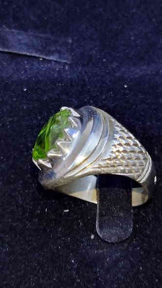 زبرجد افريقي صياغة يدوي السعر 45الف العنوان بغداد زعفرانية فضه 925الهاتف *********** بغداد
