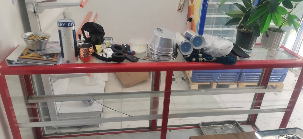 ​📦 أغراض محل شبه جديدة للبيع في الموصل (حي المصارف) 📦
الأغراض بحالة ممتازة جداً واستخدام خفيف (4 أشهر فقط):
🔹 4 عارضات أوكور تركي أصلي (فيها ضمان 8 أشهر).
🔹 رفوف جانبية 4 متر (26 رف).
🔹 جام خانة قطعتين (2.5 × 2.50 متر).
🔹 كاونتر ألمنيوم + ميز مكتب (1 متر).
​📞 للتواصل المباشر: ***********
