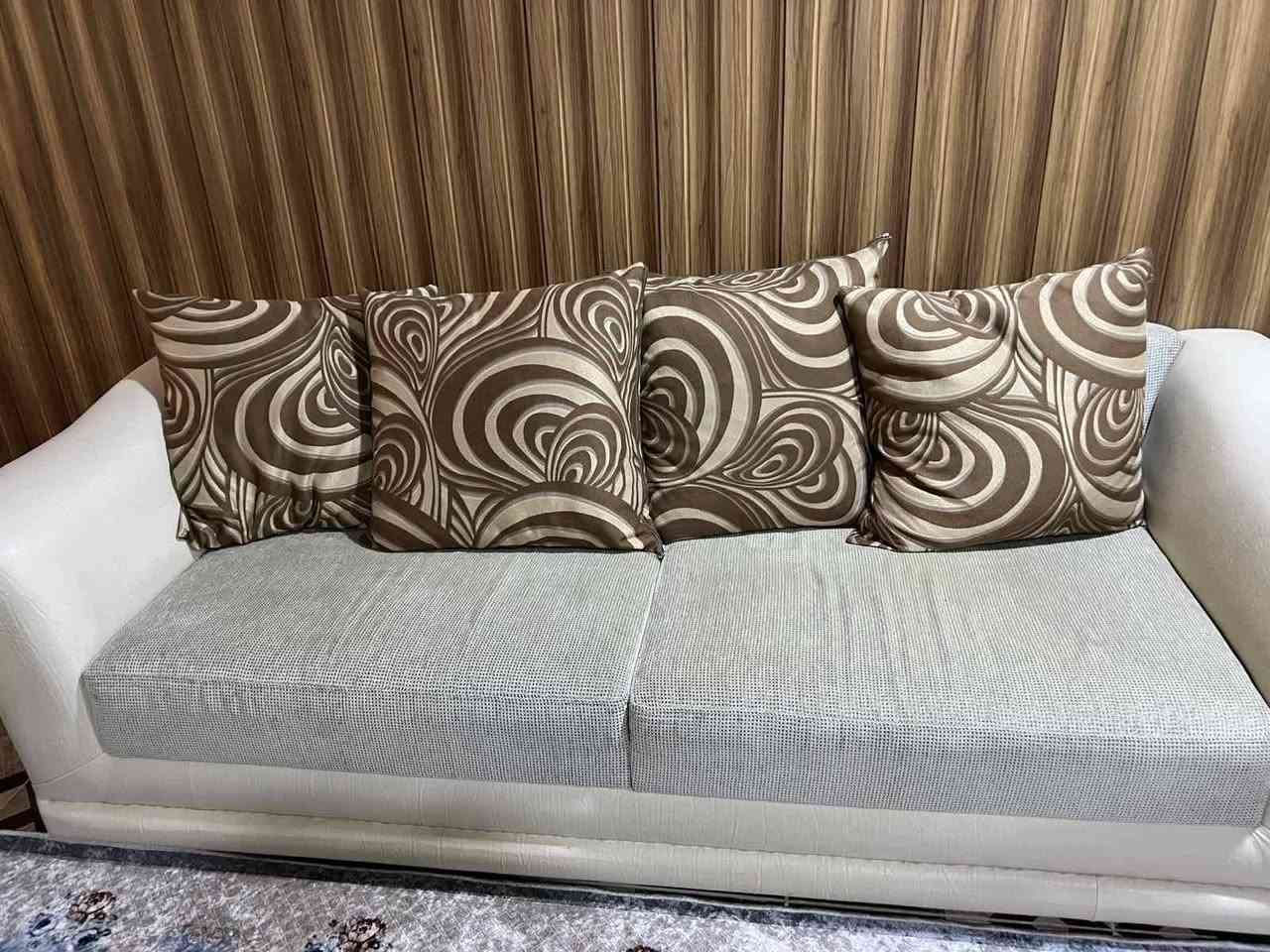 سڵاو ئەم تاقمە قەنەفەیە تورکی یە بۆفرۆشتن  لەسلیمانی یە تووەسپی یە کامل بەس مێزۆتەپەڵکەکەی دروستکراوی سلیمانی یە سعری 400000 السليمانية, العراق


**إذا كنت صاحب هذا الإعلان وتريد حذفه لأي سبب، رجاءا أرسل رسالة إلى الدعم الفني**