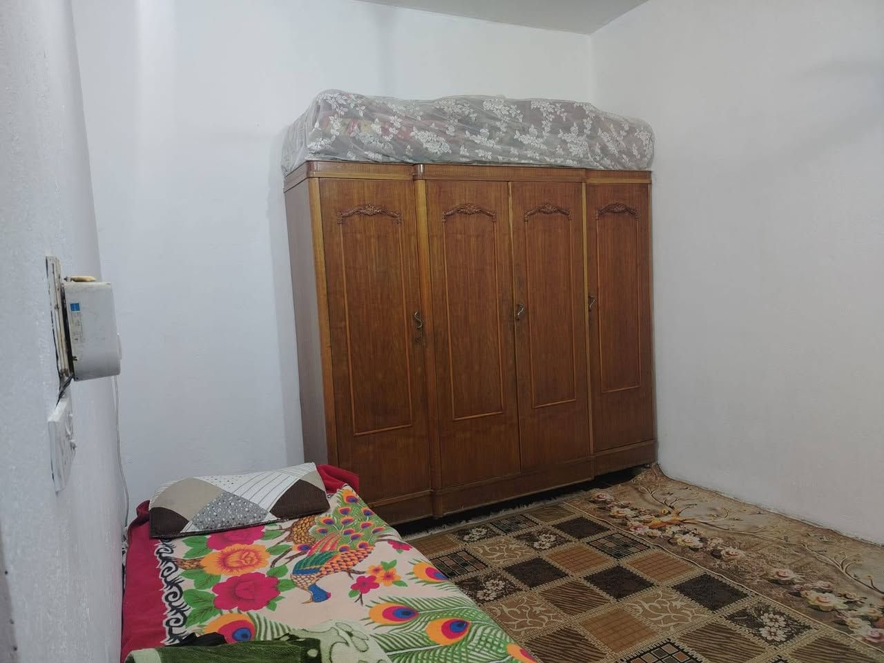 بيت زراعي سند خمسه وعشرين مساحة مية وخمسين متر عنوان سدة دور النفط ركن ***********
