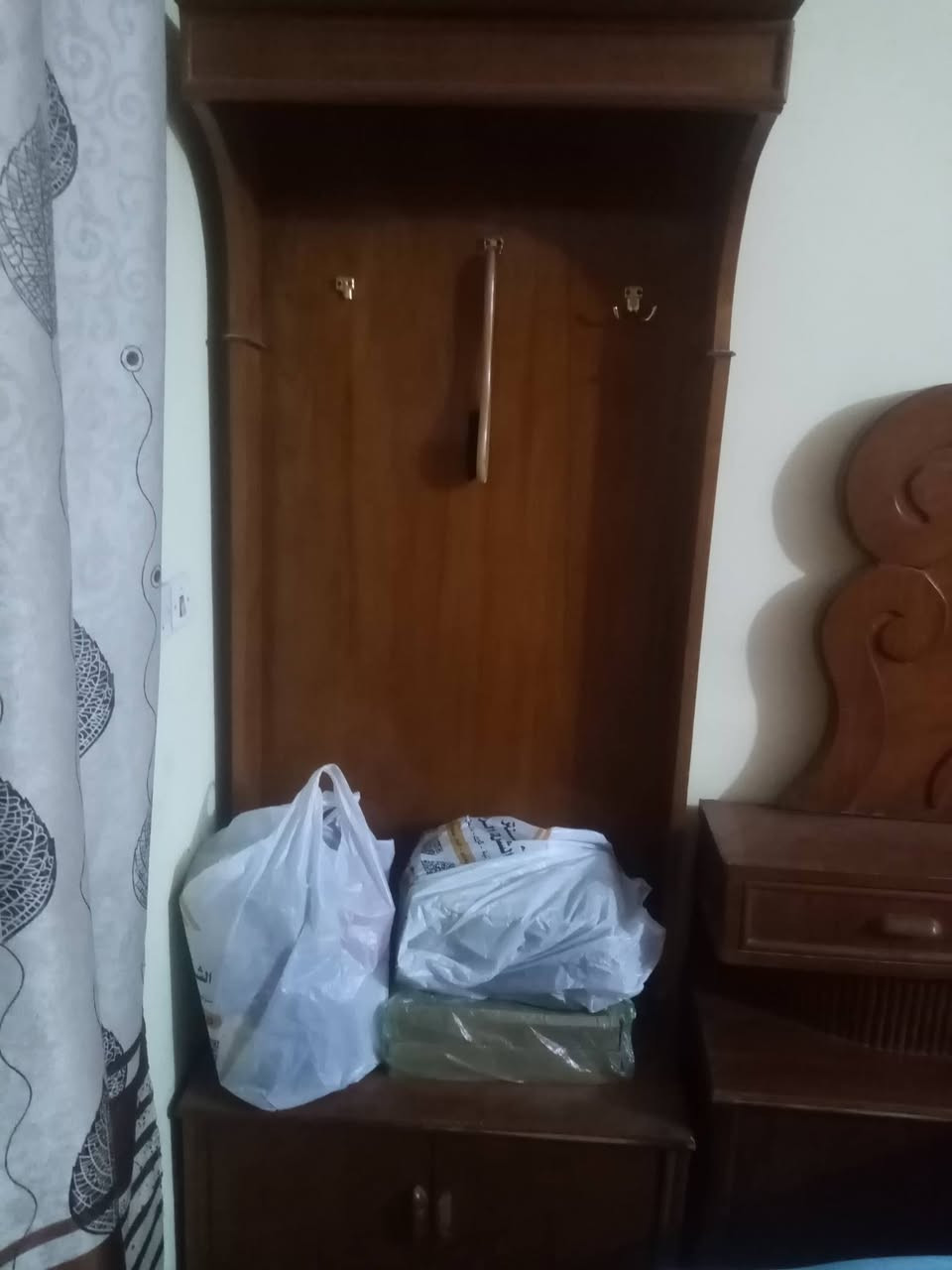 السلام عليكم عندي غراض بيت نظيفات للبيع غرفه نوم ٤ قطع ٤٥٠الف ودرج ١٠ بايات نظيف ٢٥الف وشافطه دهون٤٠ الف نظيفه وشغاله مكاني الشرطه الخامسه قرب أسواق اميره ***********
