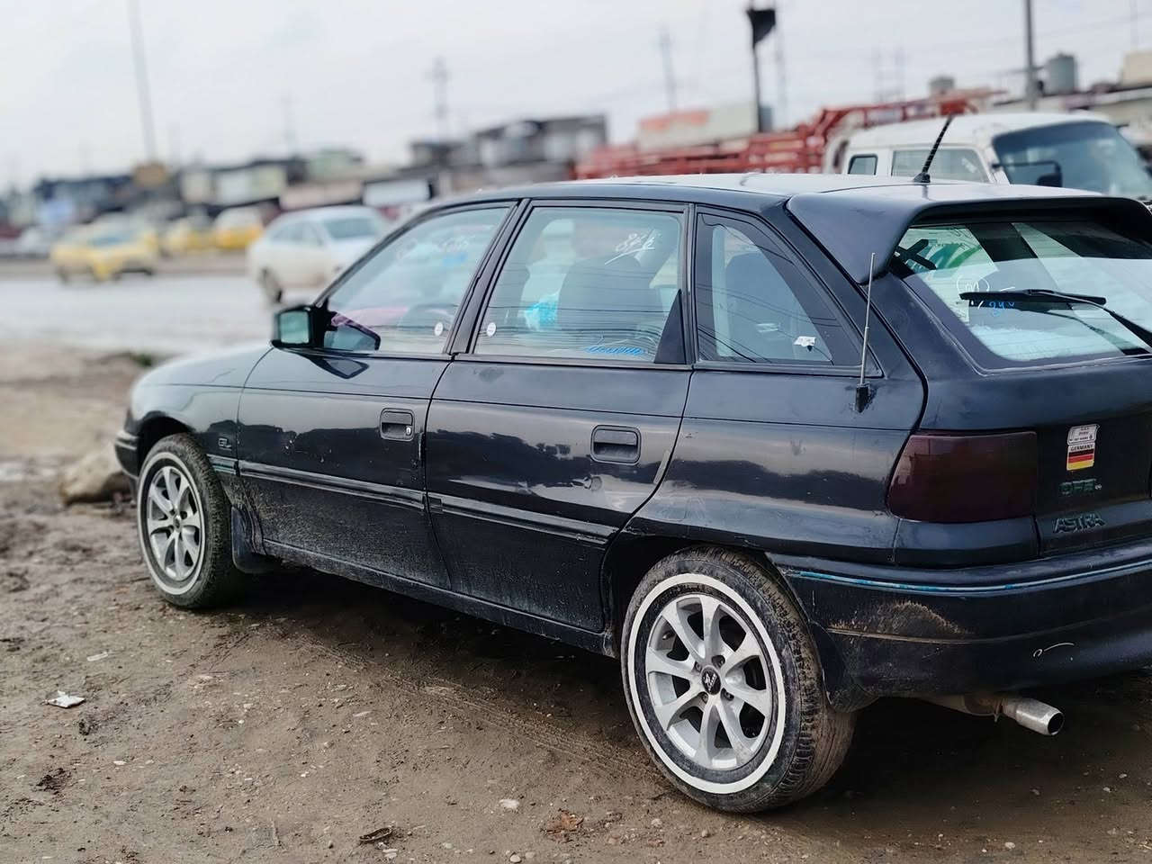 اسلام وعليكم سياره استره حجم 16 شرط السياره من كير محرك كلها شرط جام كهربائي  السياره كلش نضيفه السياره حيل نضافه فول ومال بيت السياره بل موصل حي الشهداء هذا الرقم *********** متواجد حالين بس عل رقم تمام
