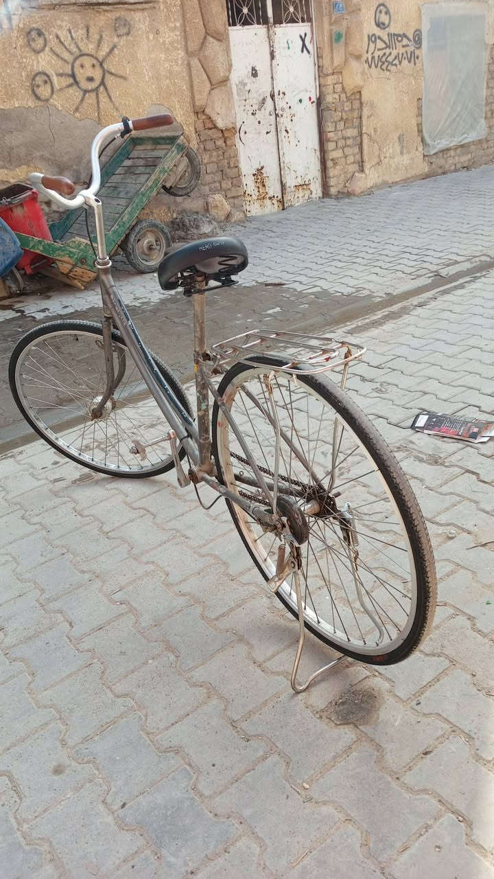 السلام عليكم بايسكل للبيع بناتي حجم 26 البايسكل نضيف معنة الكلمة مكان بغداد شعلة الصدرين سعر البايسكل مناسب 40 وبي مجال الي مو شراي لا يراسل متواجد مازنجر لاستفسار ***********❤️
