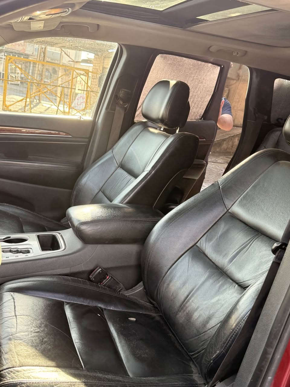 سلام عليكم 
جيب 2013 فول فول 
بيها فقط بخ جوه تريشه باب خلف السكن ٢٠س
كير محرك كله شرط لا فتح ولا تبديل 
سعر ١٨٥بيها مجال بسيط
مكاني كركوك 
*********** كركوك, العراق
