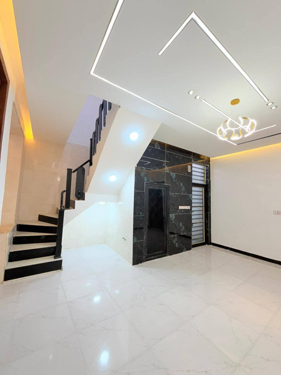 مساحه 100 متر #طابو_زراعي  سند ٢٥
🤑 سعر 45🤑و ***********
(مكتب  الفهد عمود 270
تفاصيل لبيت (( موجود🎥📷 فيديو كامل للبيت
غرفه نو2// مطبخ// صاله// استقبال// صحيات خارج وداخل 

عنوان البيت  نجف مقابل ملحق قرية لغدير 

بناء ممتاز// اساس وسقف صب 
طابوق 🧱 جمهوري

كل البيت #سقوف_ثانويه

كل الخدمات موجوده 
مدارس 🏫 سوق #تبليط 

مقابل  قرية الغدير  ***********واتساب
