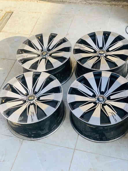 السلام عليكم للبيع وياله نوع رياضي حجم ١٨ مع التايرات سعر 150الف وبيهن مجال للطيبين 

الرقم الهاتف ***********
