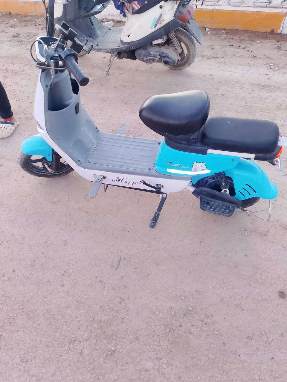 للبيع 

حجم 14 
موديل 24 
بطاريات فول بشرط
نظافته 90 بل ميه 

السعر 175 وبي مجال 
***********
