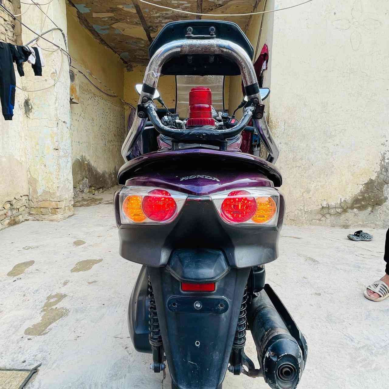 السلام عليكم 
دراجه صفر عشره 10/0مكفوله كفاله عامه لون مميز كير شغال 7نمر 4تحويلات جامه طويله تدفئه يدات جهاز انذار فيدراليات لايتات زنون مكاني بغداد اوراق كامله 
السعر 11وبيهه مجال رقم الهاتف
***********
