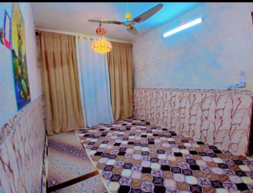 دار للبيع مساحه 100متر طابق واحد الحسينيه منطقه العشرة تالاف قرب شارع المدارس والشراي يتصل *********** السعر 60 ملاحظه بناء اني باني مو معمرجي
