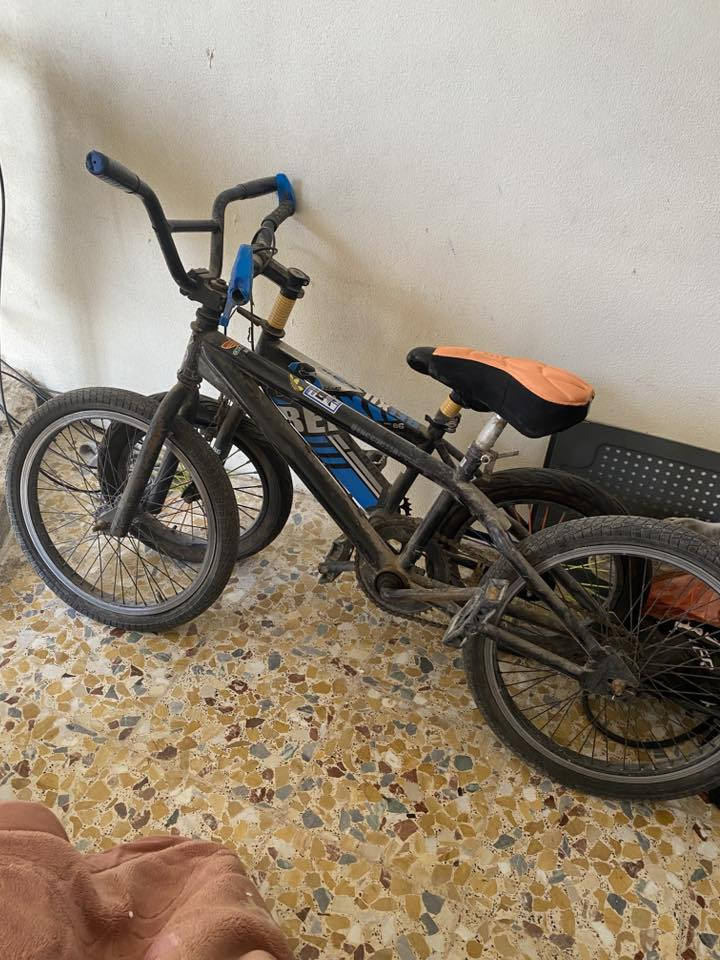 السلام عليكم  عندي هذولا للبيع ماطور الشحن سعرو 90.                                        البايسكل ثنينهم70 بيهم مجال ***********
